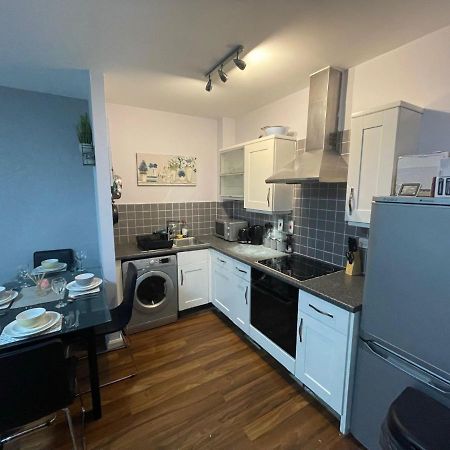 Seven Suites - Beautiful 2-Bed Apartment With Parking In Watford Central Exteriör bild