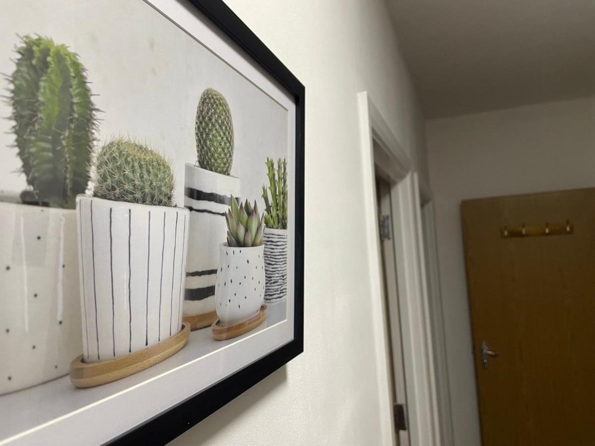 Seven Suites - Beautiful 2-Bed Apartment With Parking In Watford Central Exteriör bild