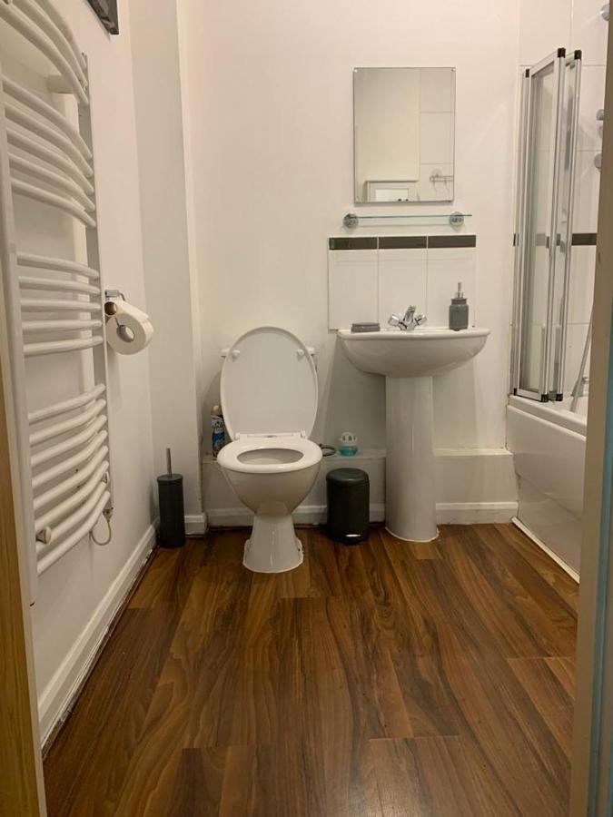 Seven Suites - Beautiful 2-Bed Apartment With Parking In Watford Central Exteriör bild