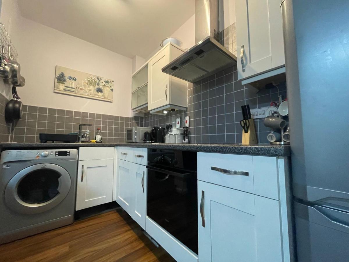 Seven Suites - Beautiful 2-Bed Apartment With Parking In Watford Central Exteriör bild