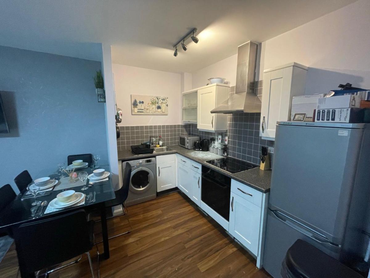 Seven Suites - Beautiful 2-Bed Apartment With Parking In Watford Central Exteriör bild