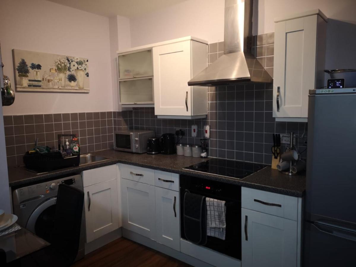 Seven Suites - Beautiful 2-Bed Apartment With Parking In Watford Central Exteriör bild
