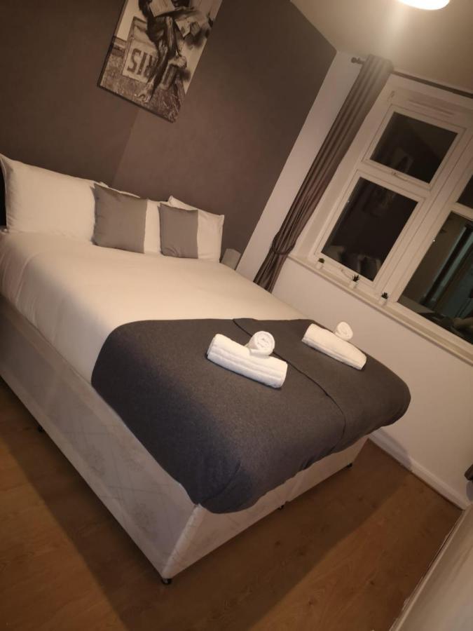 Seven Suites - Beautiful 2-Bed Apartment With Parking In Watford Central Exteriör bild