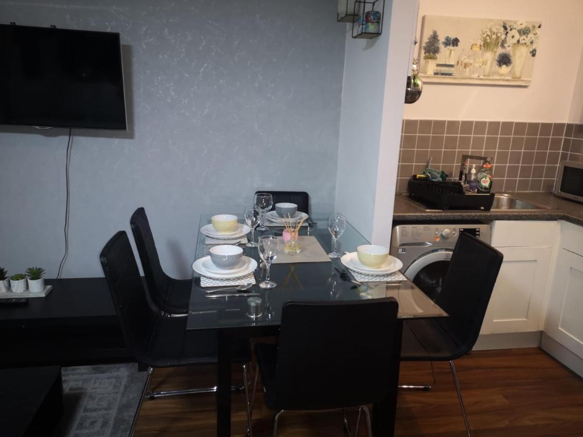 Seven Suites - Beautiful 2-Bed Apartment With Parking In Watford Central Exteriör bild