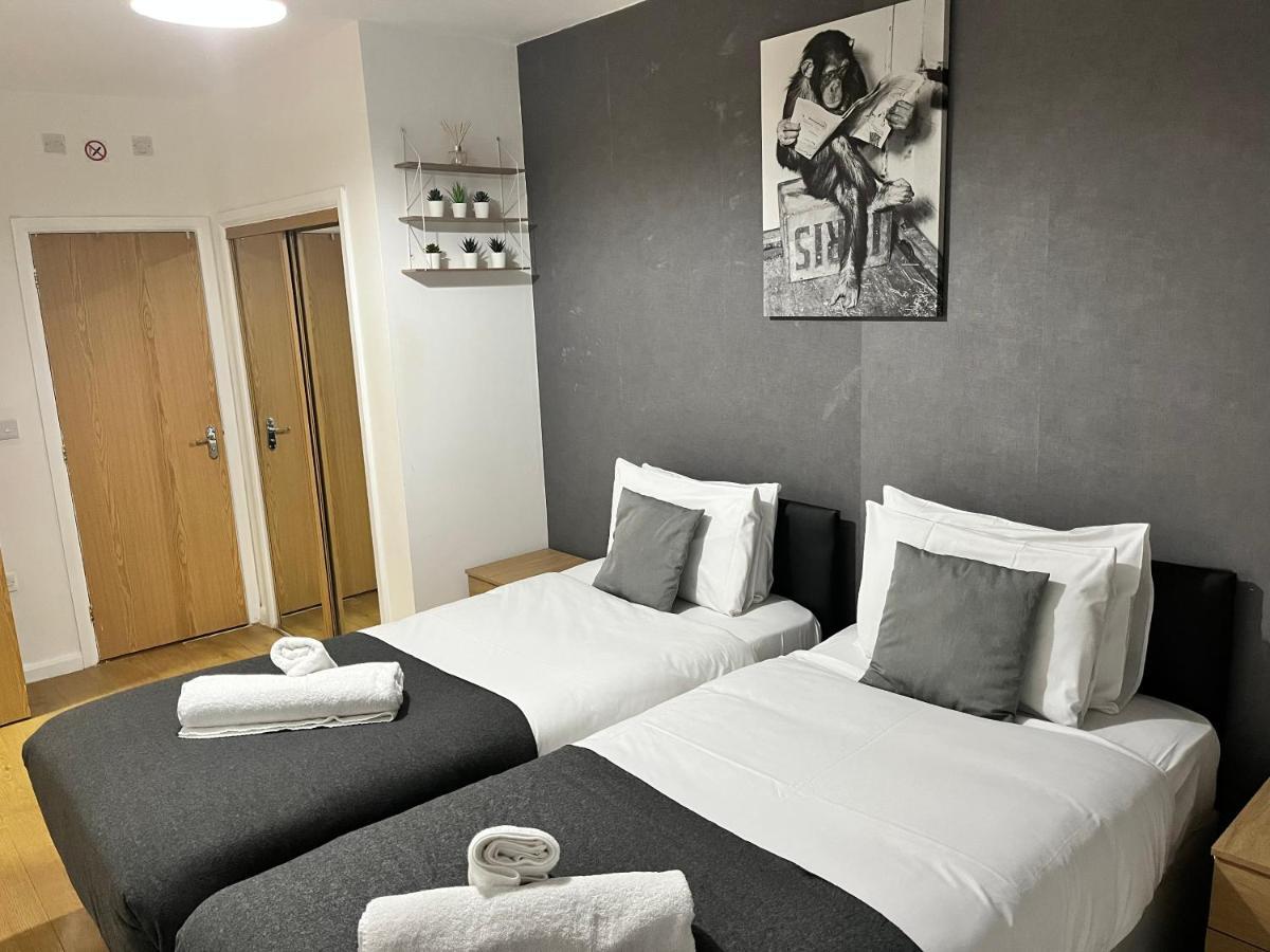 Seven Suites - Beautiful 2-Bed Apartment With Parking In Watford Central Exteriör bild