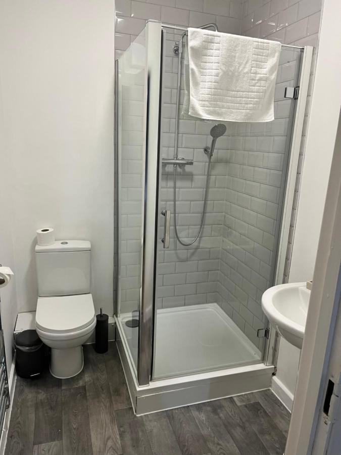 Seven Suites - Beautiful 2-Bed Apartment With Parking In Watford Central Exteriör bild