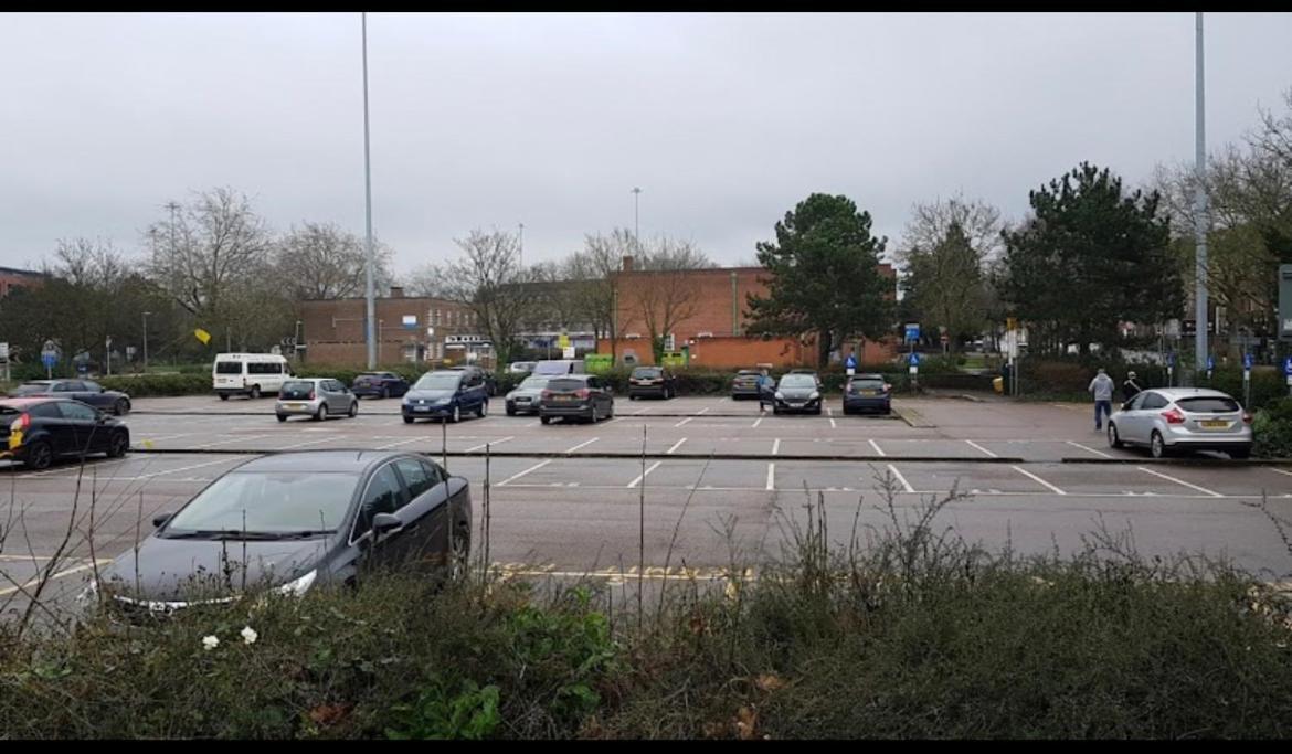 Seven Suites - Beautiful 2-Bed Apartment With Parking In Watford Central Exteriör bild
