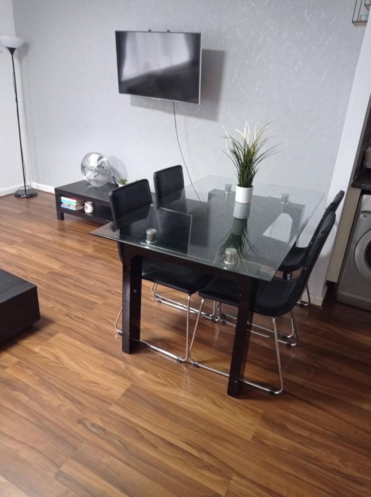 Seven Suites - Beautiful 2-Bed Apartment With Parking In Watford Central Exteriör bild
