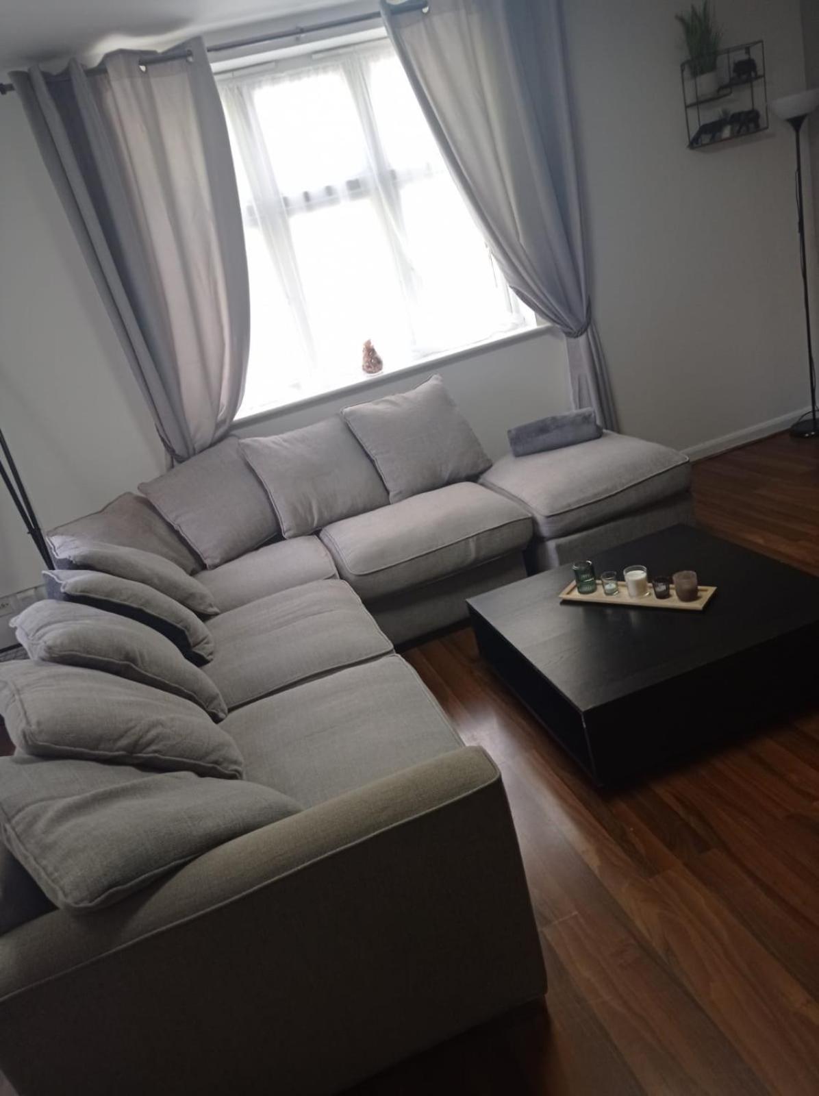 Seven Suites - Beautiful 2-Bed Apartment With Parking In Watford Central Exteriör bild