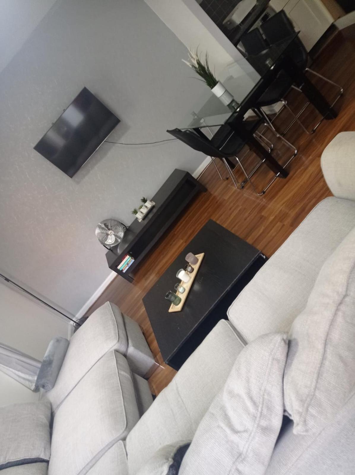 Seven Suites - Beautiful 2-Bed Apartment With Parking In Watford Central Exteriör bild